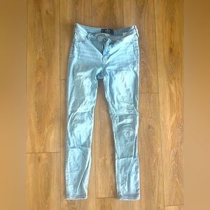 Hollister, size 7R, light wash jeans